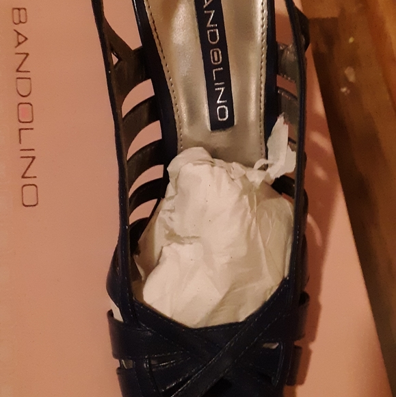 Size 7 shoes - Picture 2 of 3